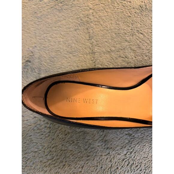 Nine West Size 7 1/2 M Black Shoes Slight Wear - Picture 2 of 6